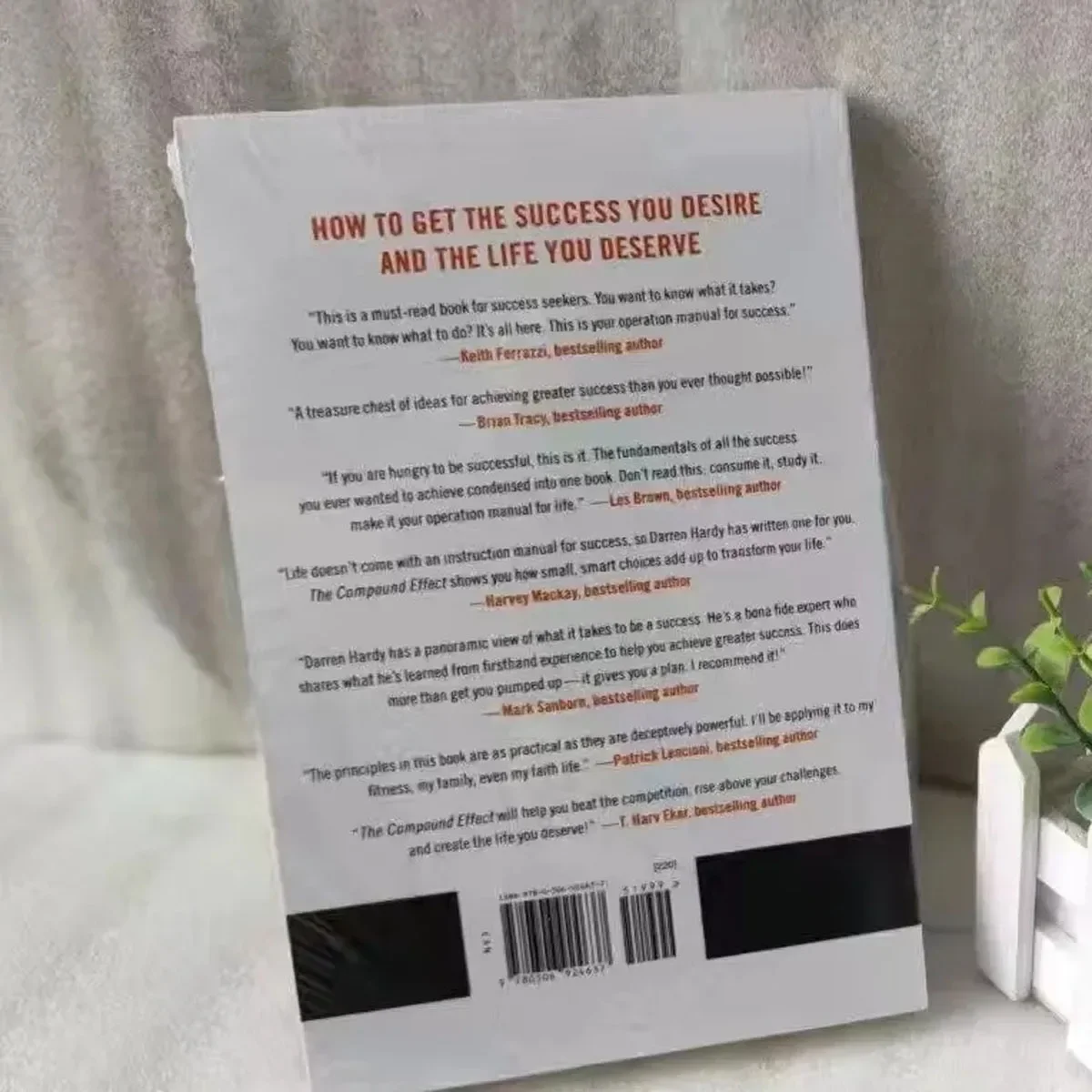 ダレン・ハーディによる英語の本,あなたの成功を,一度に1つのシンプルなステップで,インスピレーションを与える複合効果の小説
