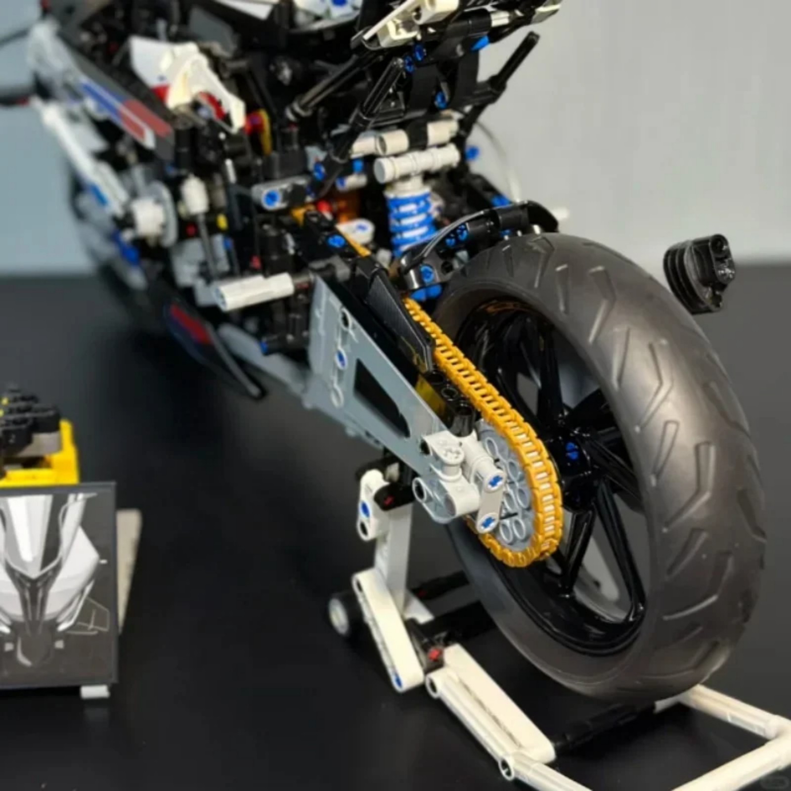 High-end motorcycle building block suit motorcycle model suit adult, luxury motorcycle DIY collection with movable wheels