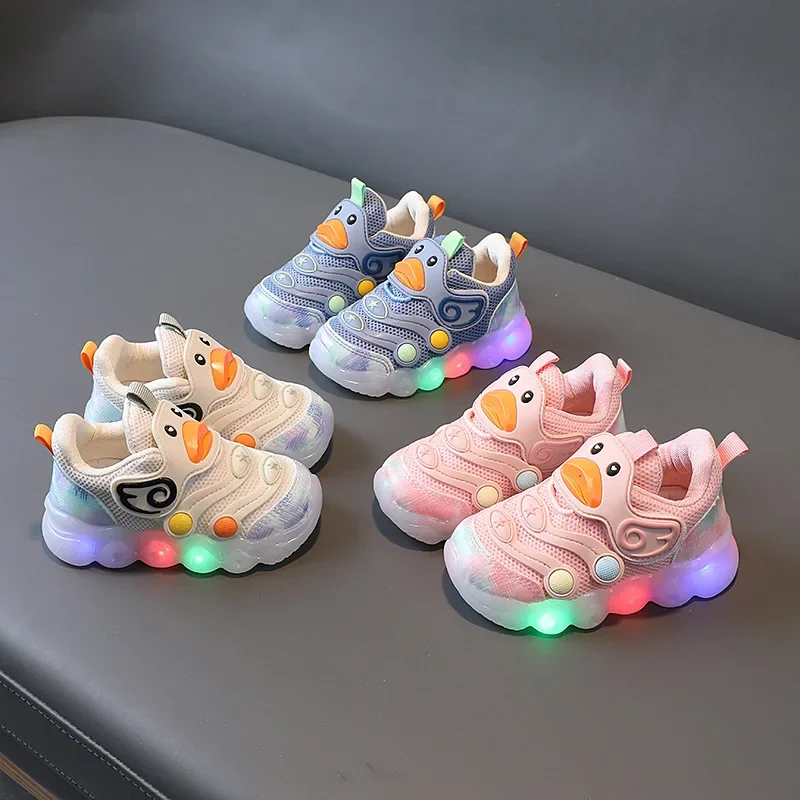 Zapatos de bebé con luces para mujer, nuevos zapatos para caminar de bebé de suela blanda de malla transpirable, zapatos deportivos luminiscentes para niños y recién nacidos