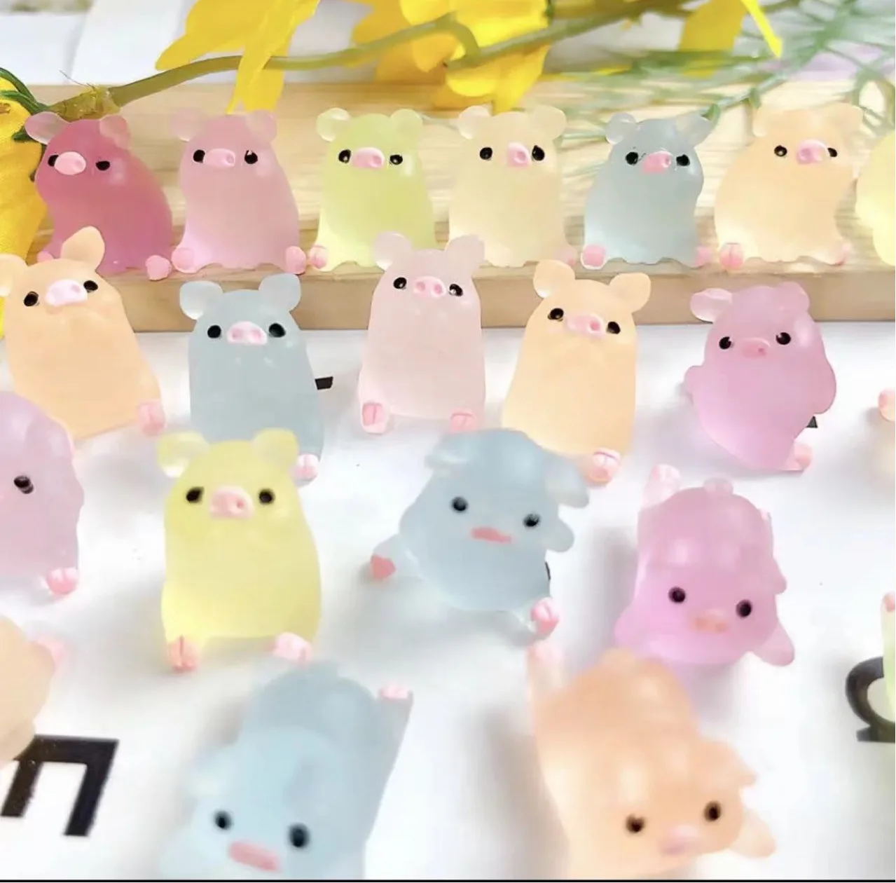 10PCS เด็กใหม่ Glow Piglet ของเล่น DIY เรซิ่นอุปกรณ์เสริมครีมเจลวัสดุตกแต่ง