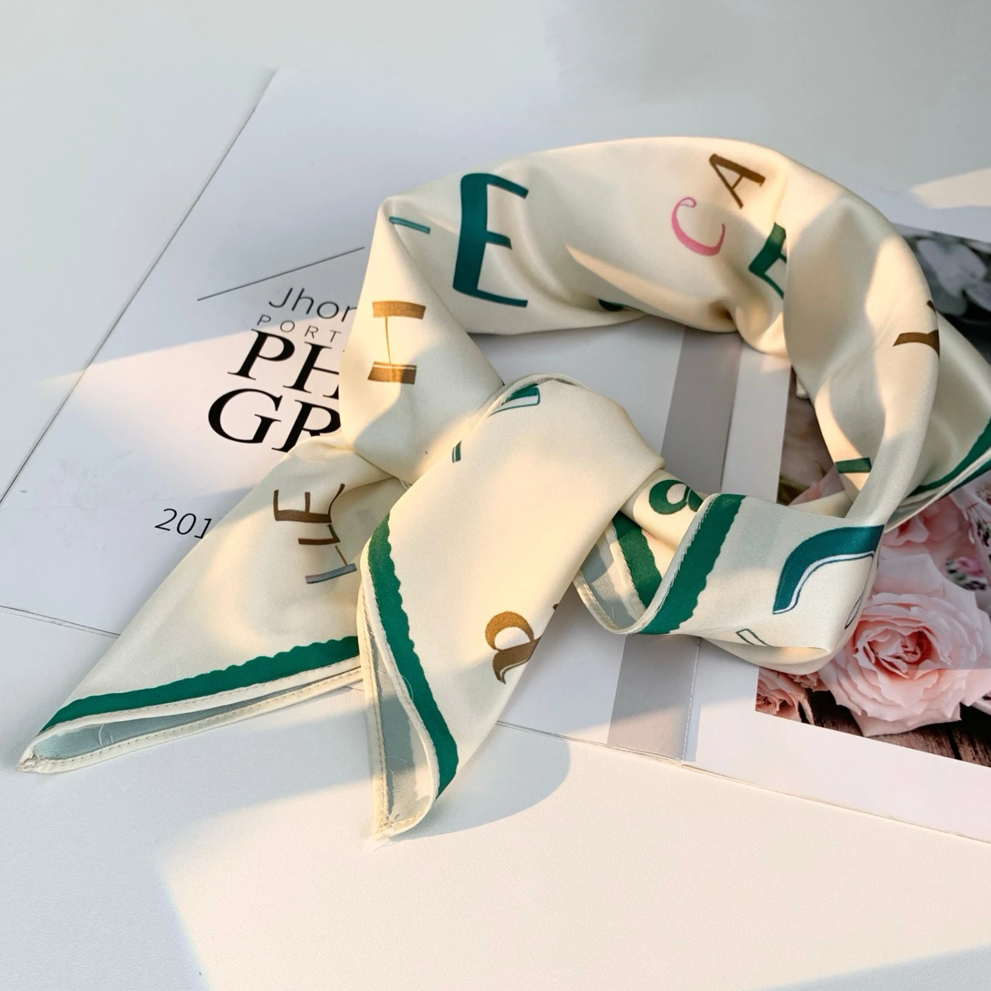 Lenço de Seda Casual de Moda com Padrão de Letras e Bloco de Cores para o Início do Outono, Lenço Decorativo Longo Retangular...