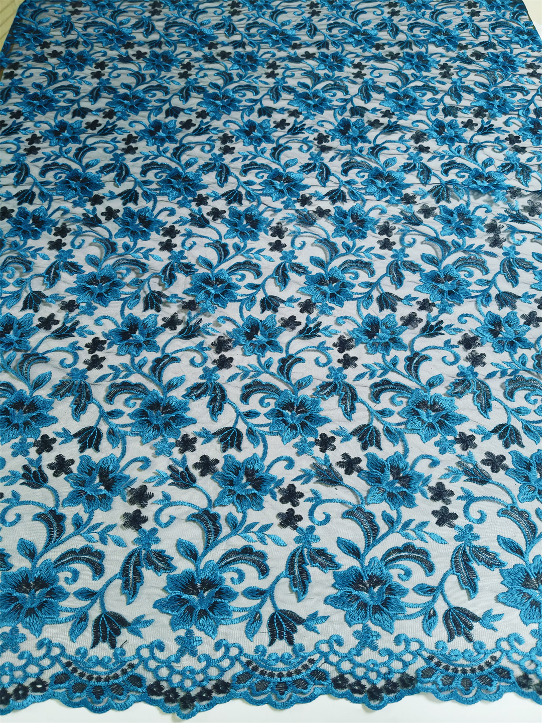 Großhandel 2025, neueste beste Qualität, zarter, sehr weicher, bestickter Mesh-Spitzenstoff für Party-Abendkleider U_GE3218