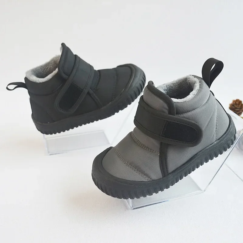 เด็กฤดูหนาวใหม่กํามะหยี่รองเท้าผ้าฝ้ายเด็กสบายๆ soft-soled รองเท้าผ้าฝ้ายอบอุ่นเด็กชายและเด็กหญิงแฟชั่นรองเท้าบู๊ตหิมะสั้น