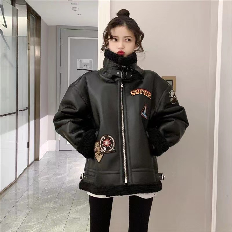 女性のフェイクラムファー PU レザージャケット肥厚冬コートストリートスタイル長袖ストレートカットバイカーベストインスタイルアウター