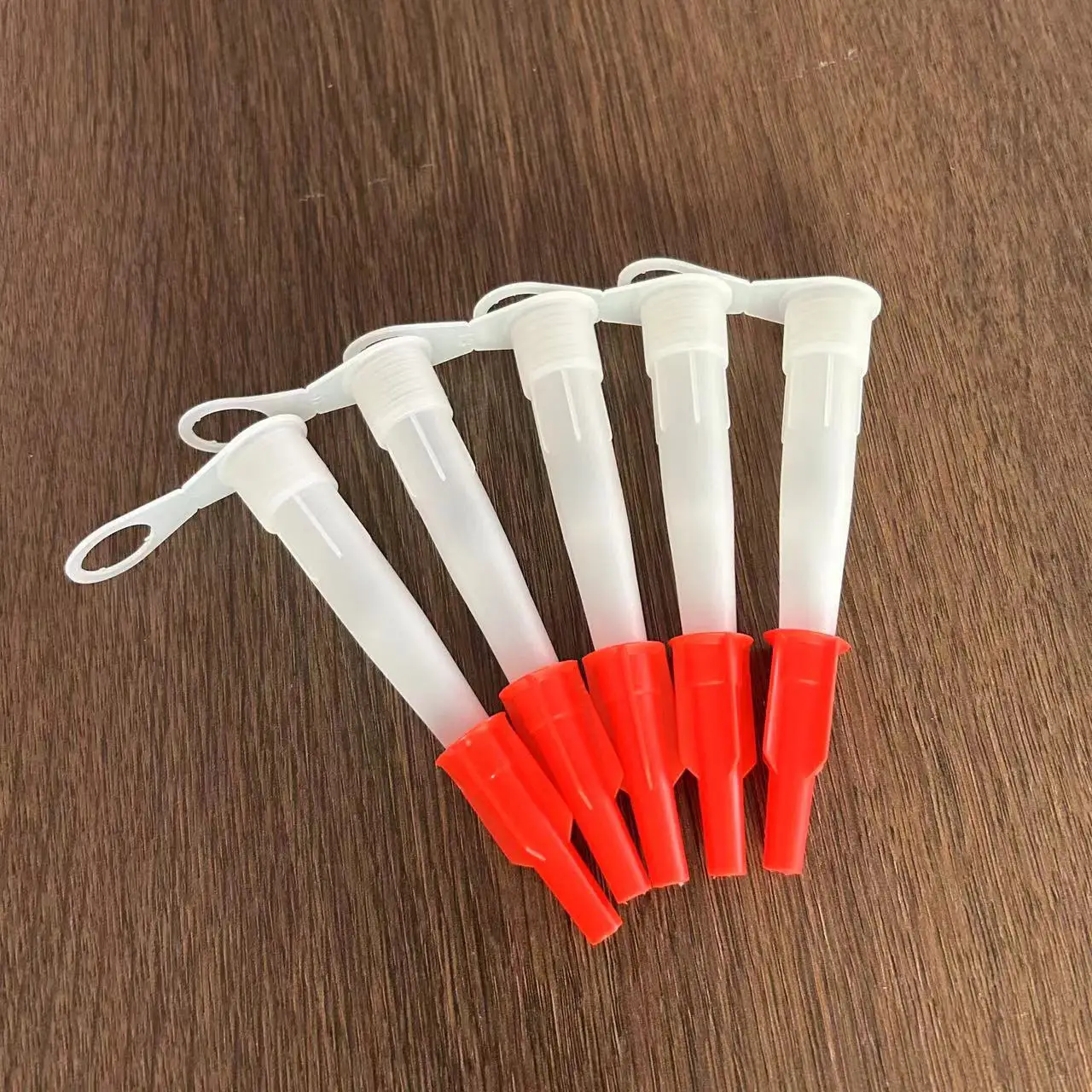 30PCS อะไหล่ซิลิโคนหลอดหัวฉีด Re-sealable Mastic ตลับหมึกอะไหล่สีแดงหัวฉีดสกรูสําหรับซิลิโคนกาวท่อ