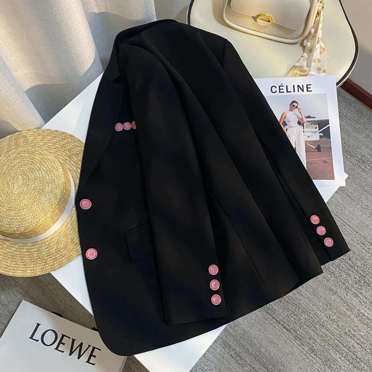 Chaqueta de traje negra con sentido de nuevo diseño para mujer, chaqueta recortada informal a la moda, traje pequeño, principios de primavera 2024