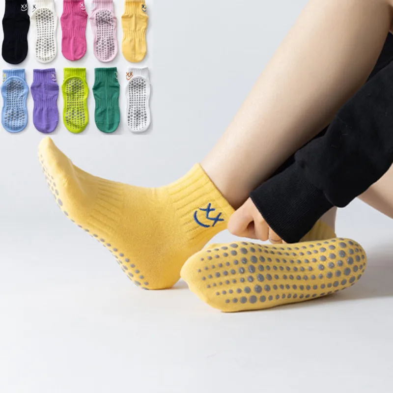 Nuevos calcetines de Yoga transpirables antideslizantes simples de Color sólido calcetines de Pilates mujeres danza interior Fitness gimnasia entrenamiento calcetines deportivos
