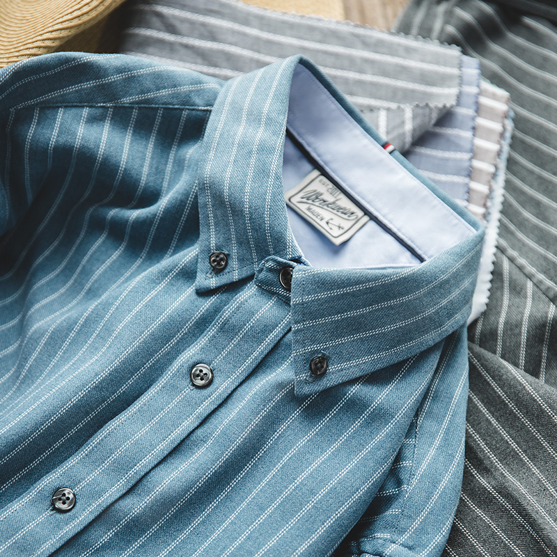 Maden Workwear American Retro gebürstetes blaues Hemd mit vertikalen Streifen Business Casual Langarm-Bügeleisenhemd Herrenoberteile Herbst
