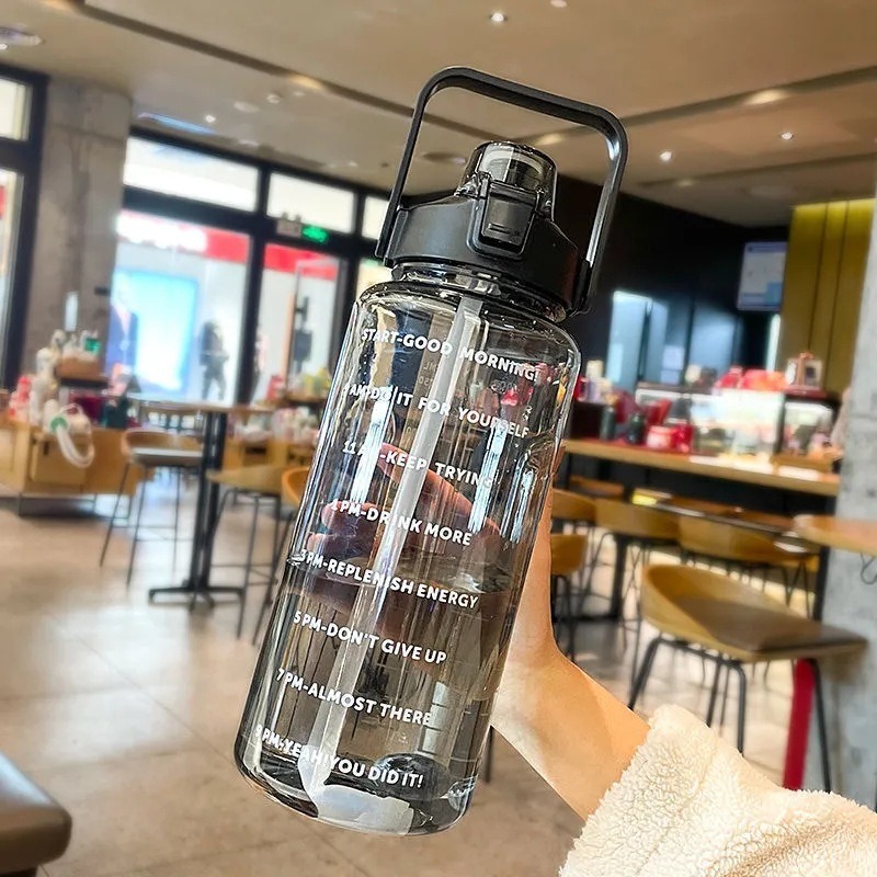 大容量プラスチックストローウォーターカップ、スポーツウォーターボトル、高値、屋外キャンプ飲用ツール、2000ml