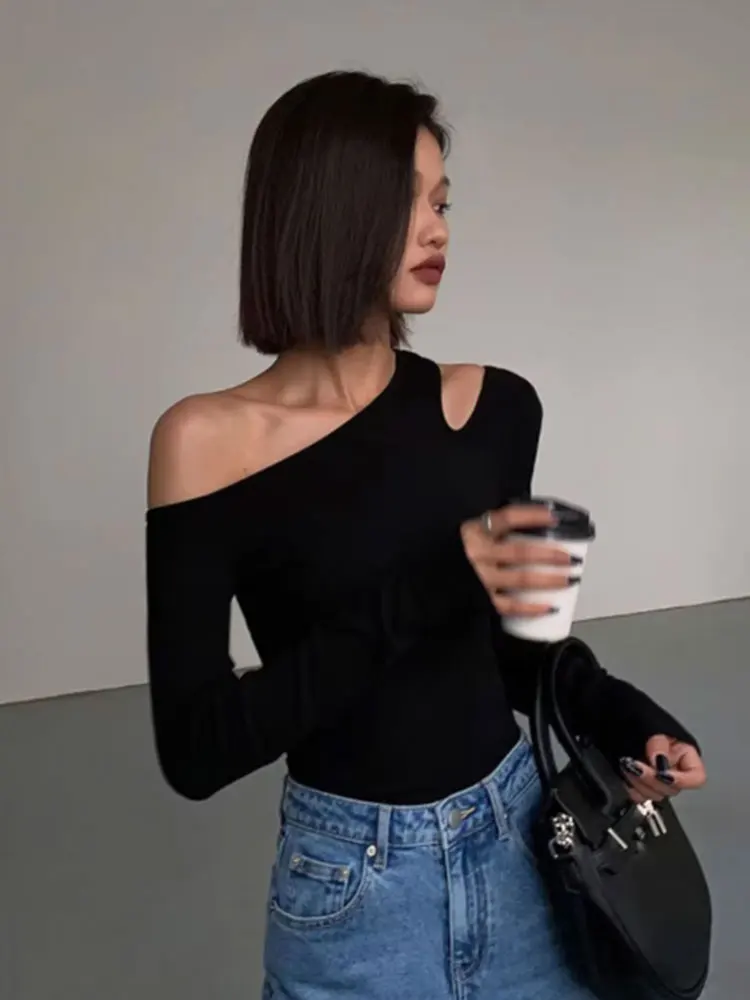 ファッションスキューカラーオフショルダー長袖 Tシャツ女性の春の新固体スリムフィットクロップトップセクシーな中空アウト Tシャツシャツ