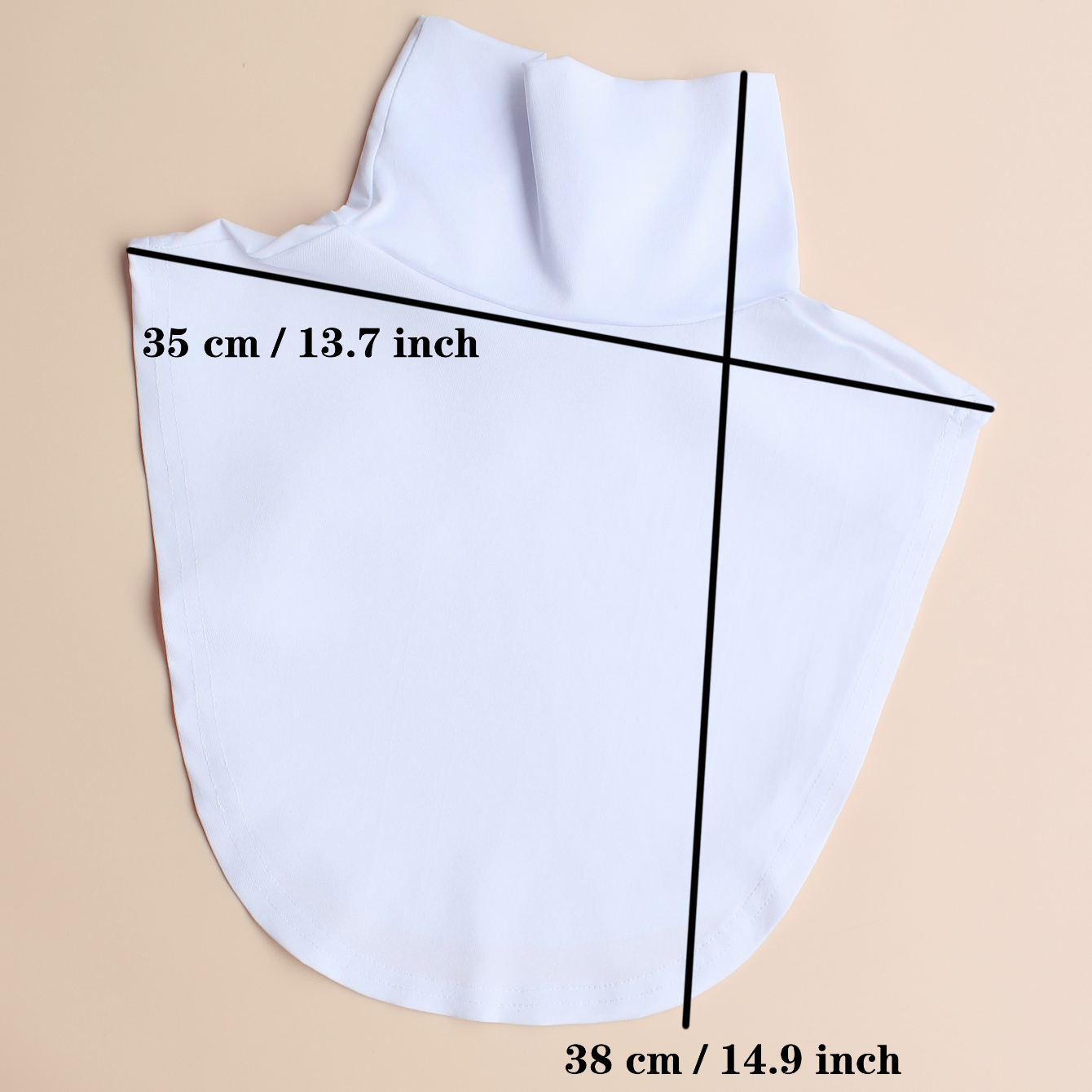 Valse kraag met hoge hals. Opstaande kraag. Opvouwbaar. Comfortabel en zacht. Huidvriendelijk materiaal. Voor vrouwelijke decoratie in de herfst