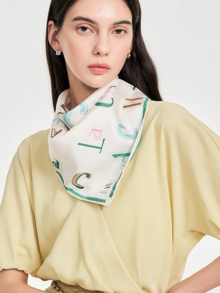 Pañuelo de Seda E, Moderno, Casual y Versátil con Diseño de Letras Blancas, Cuad, Novedad de Verano, Accesorio par...