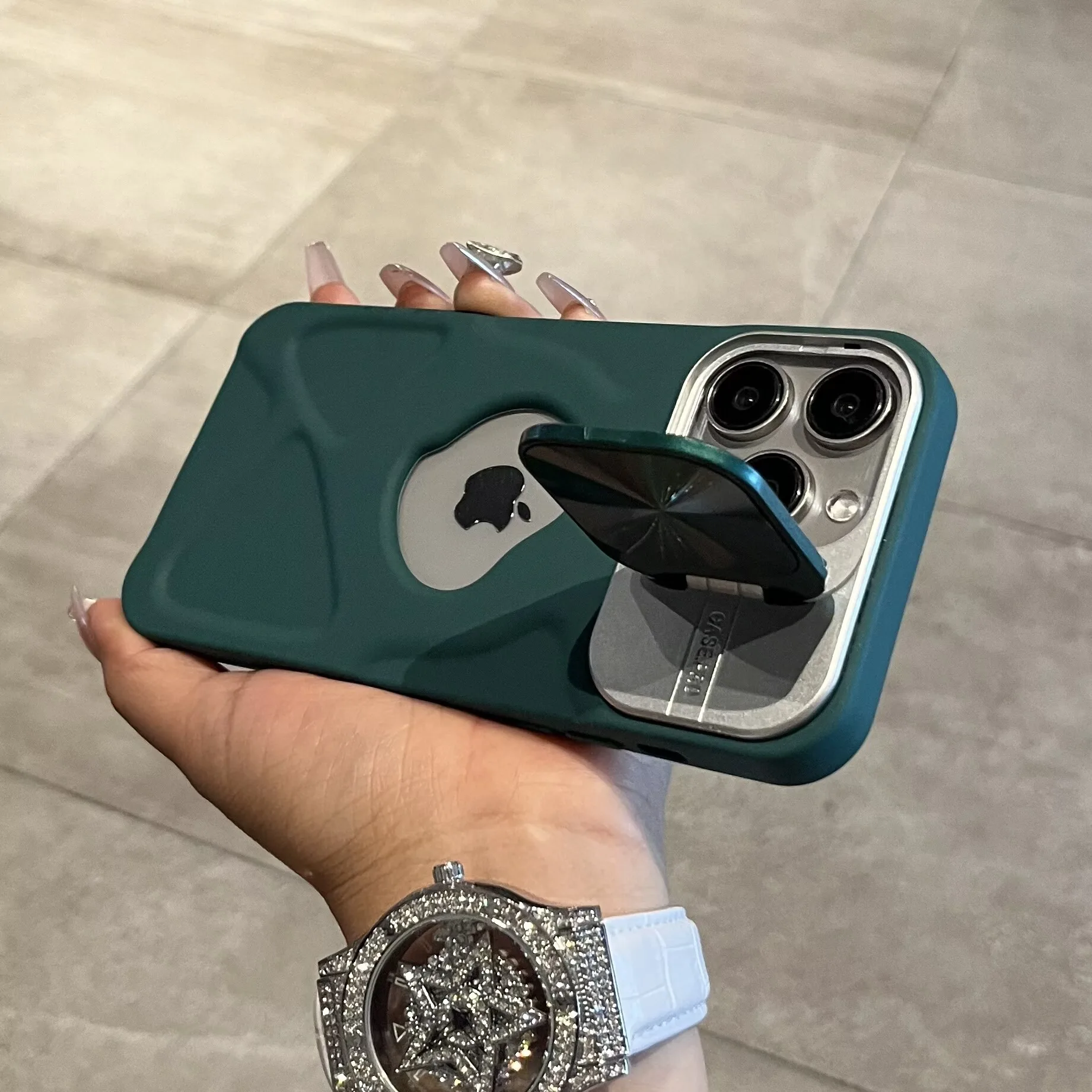 Funda magnética con agujero para logotipo de moda para iPhone 11, 12, 13, 14, 15 16 Pro Max Plus, protección de lente, soporte con tapa, funda suave de silicona Magsafe