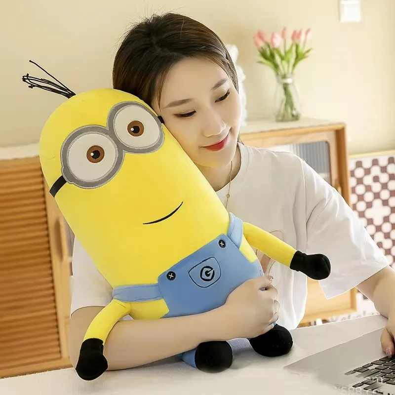 Minions ภาพยนตร์ Periphery สีเหลือง Plush Bob Plush Stuart ตุ๊กตาของเล่นในกางเกงยีนส์ตุ๊กตาหมอนตกแต่งเด็กของขวัญวันเกิด