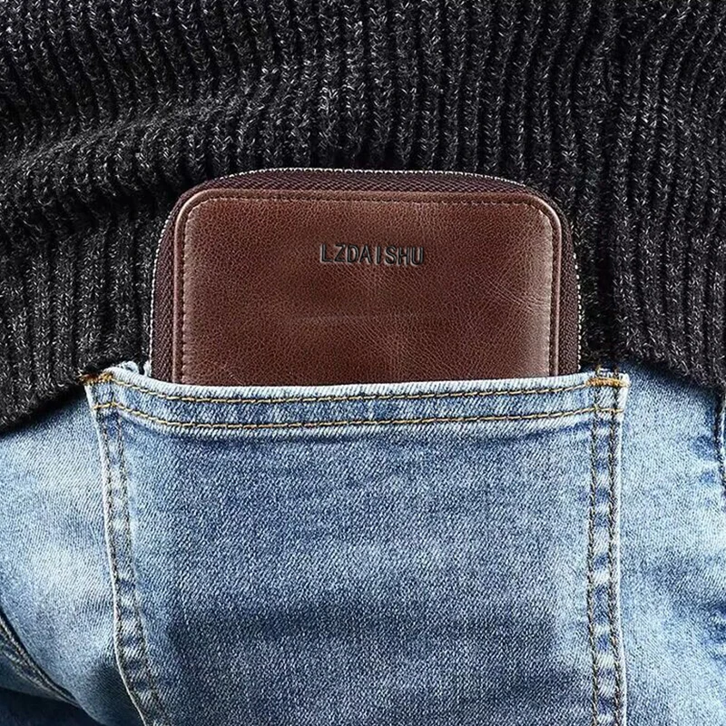 Men's and women's wallets are convenient to carry and can be stored in pocket bags or card holders. They are made of PU material