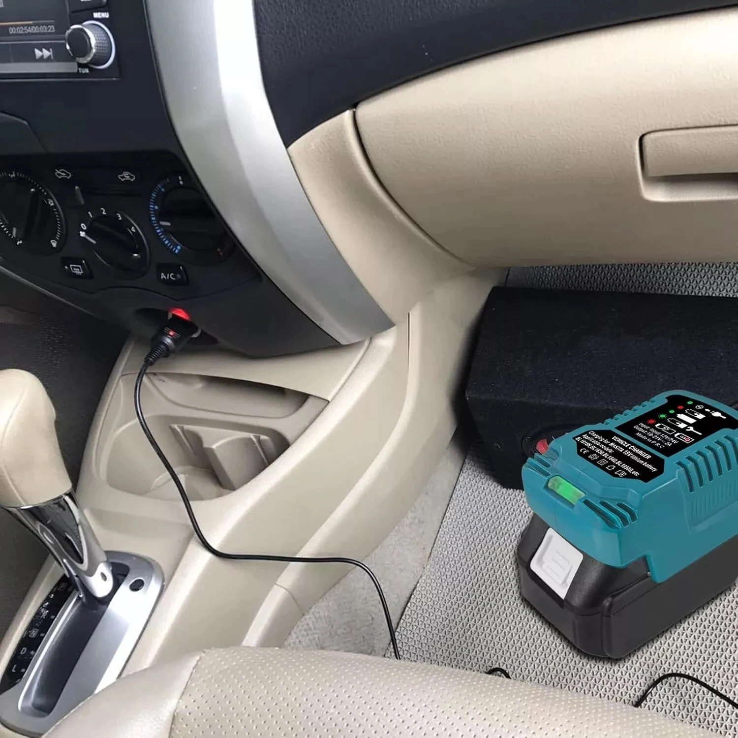 업그레이드된 DC 12V/24V 리튬 이온 배터리 미니 컴팩트 차량용 충전기 시가 라이터 플러그 LED 포함 마키타 18V LXT 배터리용