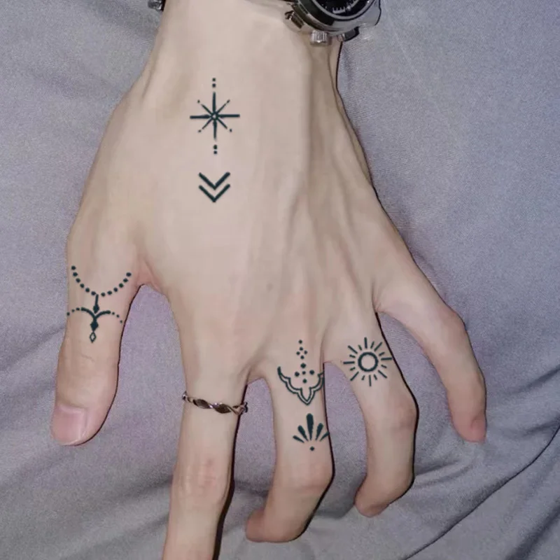 Autocollants de tatouage temporaire imperméables à petits motifs, imperméables longue durée pour une à deux semaines, adaptés au doigt, Plam. 1 pièce.