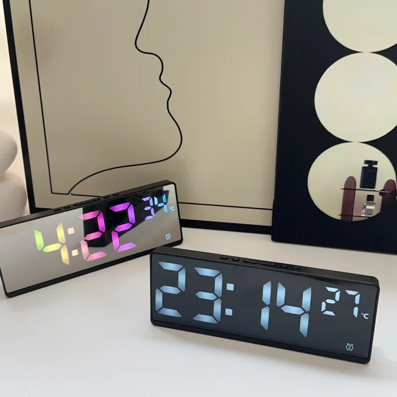 ​ ​ Sveglia digitale con controllo vocale con display della temperatura - Doppio allarme, snooze, luce notturna, 12/24 ore ​