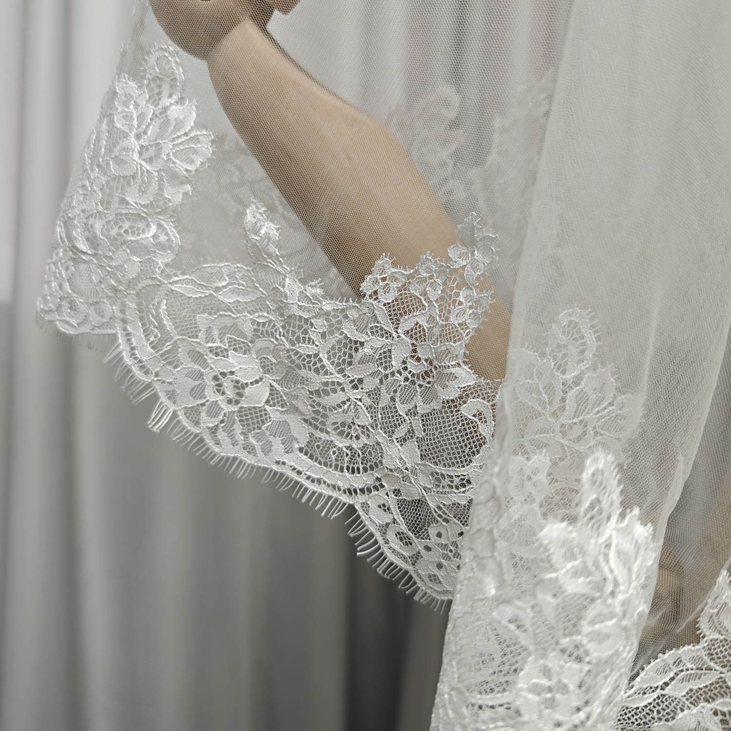 Customized Short Mantilla Wedding Veil with Eyelash Lace, 1m/1.5m/2m Short/Medium Length Veil with Hidden Comb, Single Tier Veil