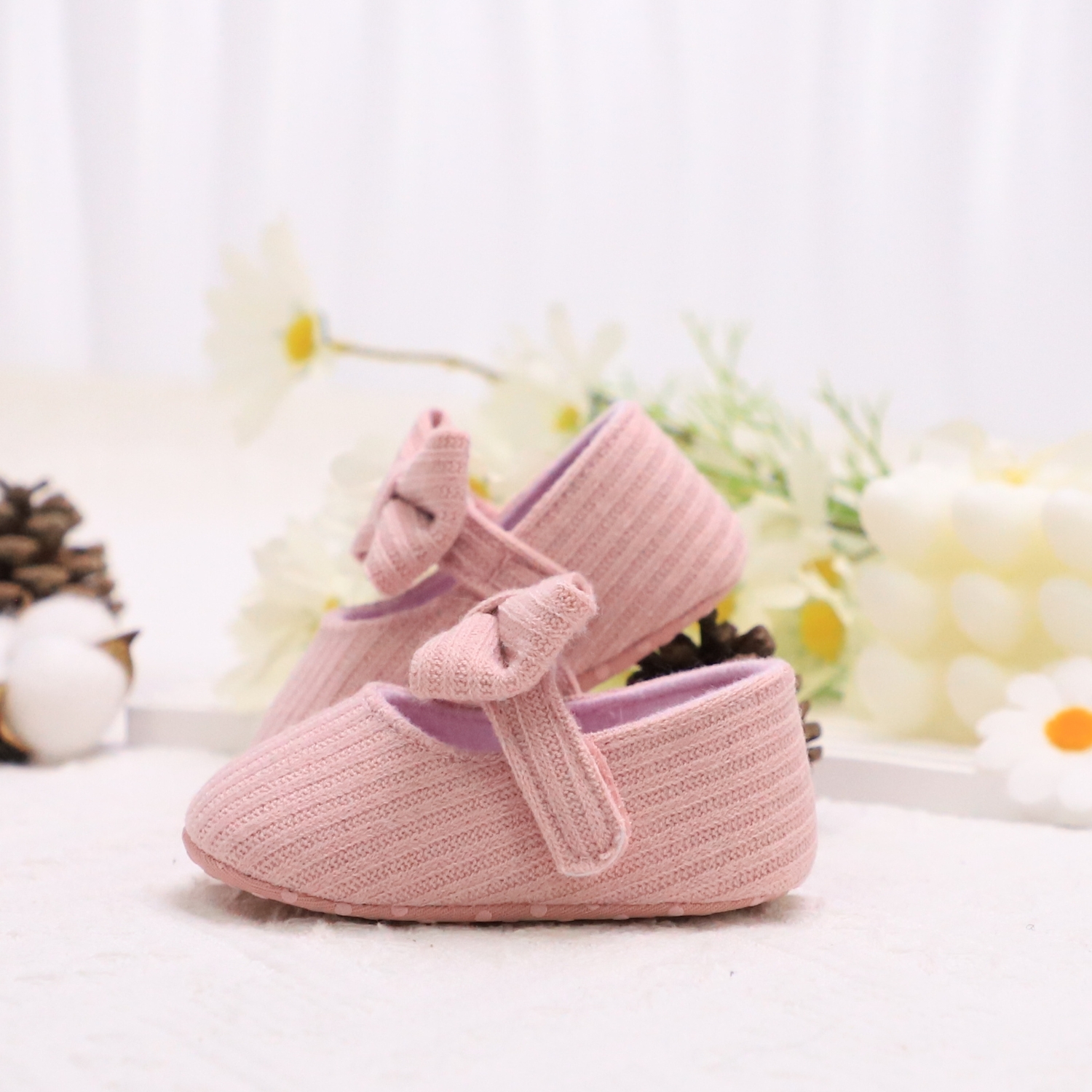 Urocze buty Mary Jane z kokardką dla dziewczynek - lekkie, antypoślizgowe i miękkie płaskie podeszwy do chodzenia w pomieszczeniach i na zewnątrz przez cały rok