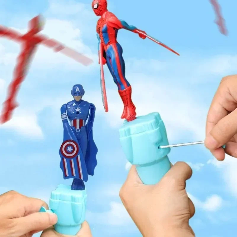 Anime Spiderman Bamboo Dragonfly Flying Toy Iron Man Captain Rotating String Flying Toys Zabawka na zewnątrz dla chłopców Prezent dla dzieci