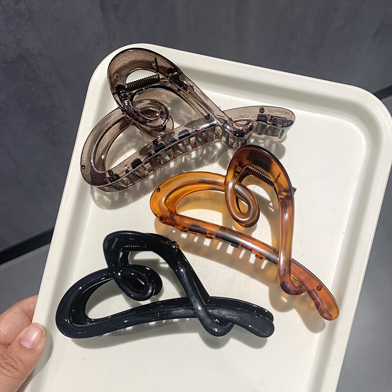 女性のための魅力的なヘアクリップ,マット,ラブグリップ,シンプルでハイエンド,新しいヘッドピース,春と夏,1個