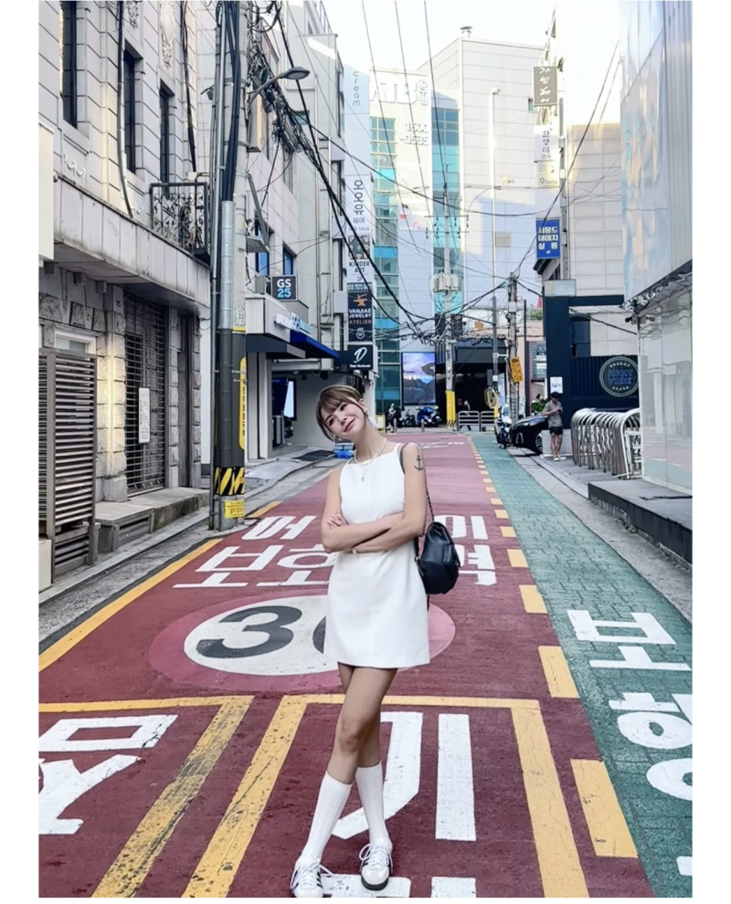 Robe licou Interlock 2024 TRAF, nouvelle robe ajustée trapèze sexy sans manches, fabriquée en tissu tricoté extensible et flexible