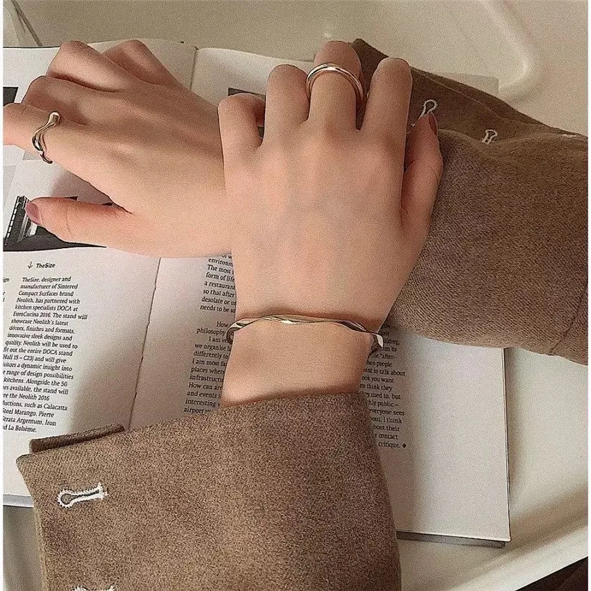 2025 nueva moda creativa diseño único estilo minimalista geométrico doblado forma pulsera ajustable, adecuada para madres se