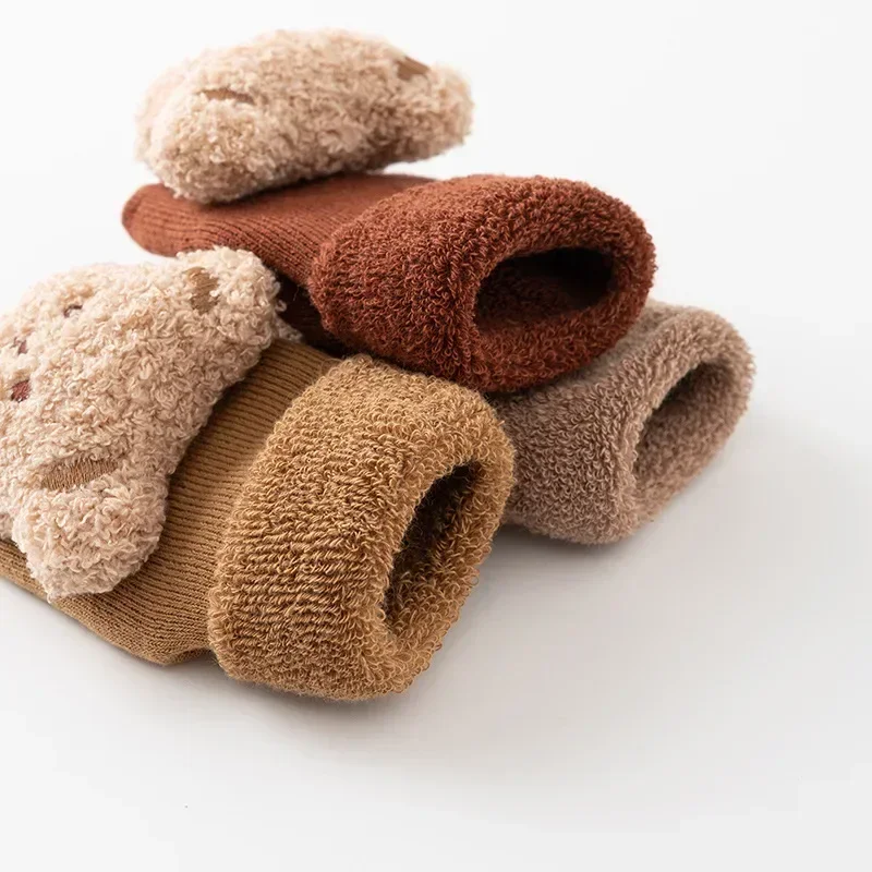 Nuovi calzini per bambini con orso simpatico cartone animato per ragazze dei ragazzi inverno morbido cotone antiscivolo solido neonato calzino per bambini addensare Socken