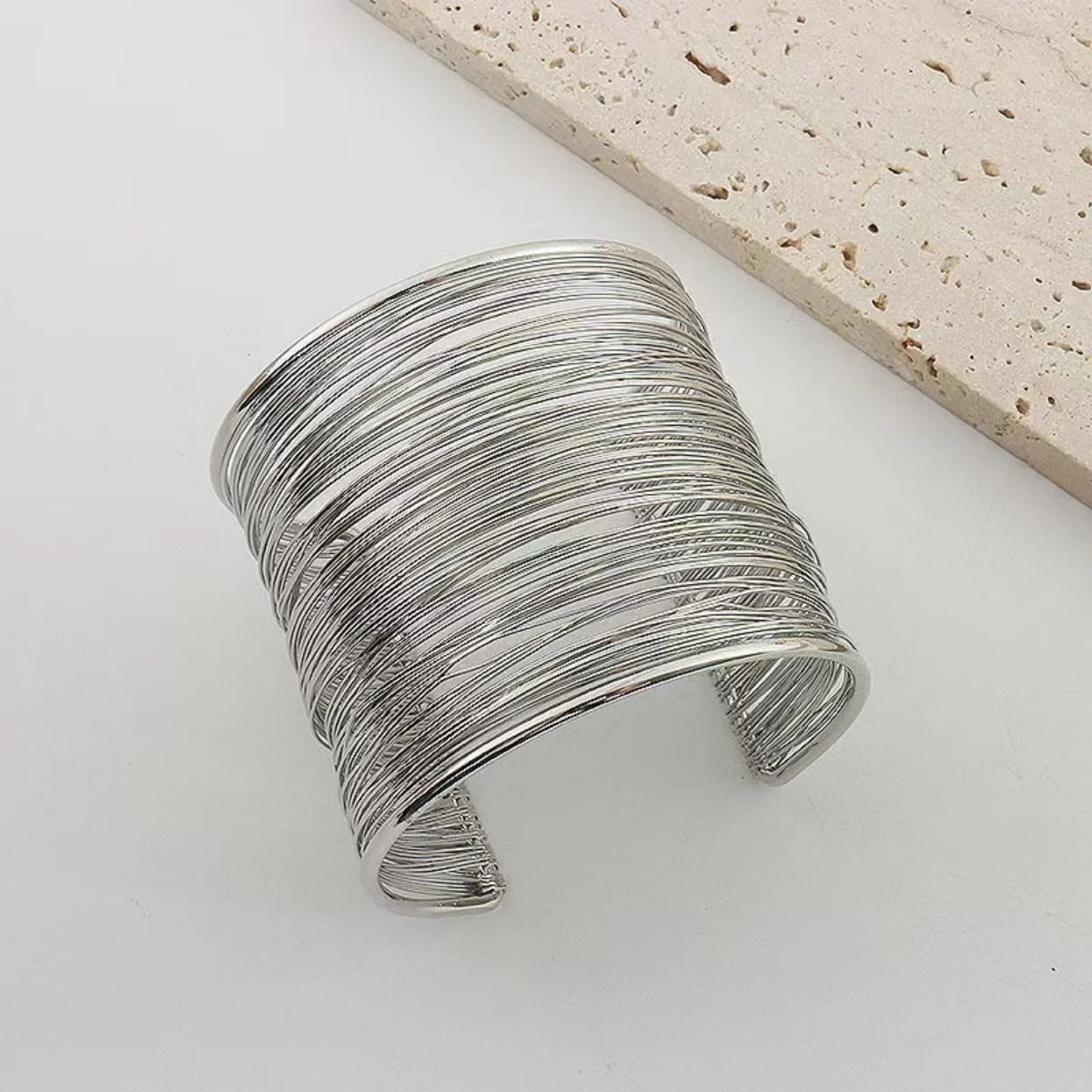 여성을위한 새로운 펑크 다층 금속 와이어 문자열 팔찌 Bangles 빈티지 과장된 골드 컬러 와이드 오픈 커프 팔찌 쥬얼리