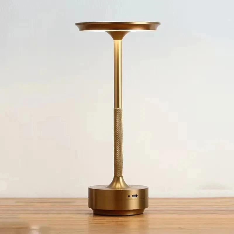 Prosta lampka dekoracyjna ze stopu aluminium, lampka nocna LED z nieskończonej regulacją jasności, klimatyczna, retro, przenośna, ładowalna lampka biurkowa dotykowa.