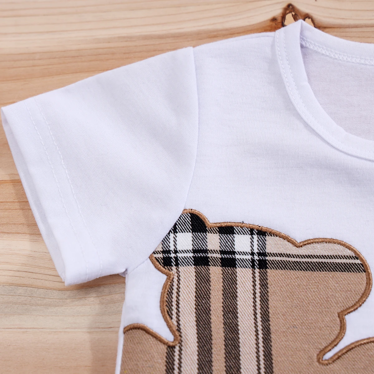 2 個 IURNXB ベビー服セット幼児半袖 Tシャツ + ショーツ漫画チェッククマプリントかわいい子供トップスパンツカジュアルスーツ 3-24M