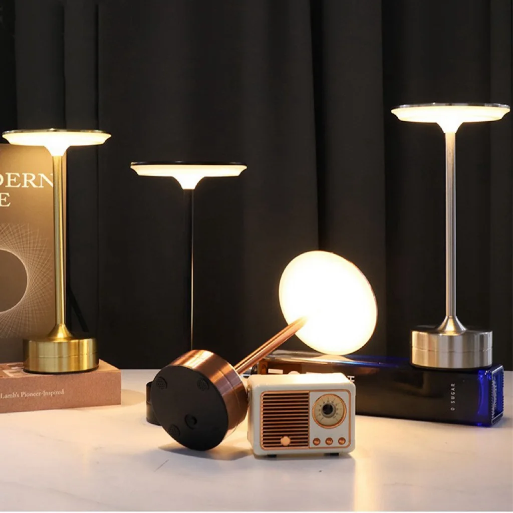 Lampada da tavolo a LED wireless Sensore tattile Luce notturna da tavolo USB ricaricabile Luce notturna portatile per camera da letto Lampade da lettura Luce decorativa