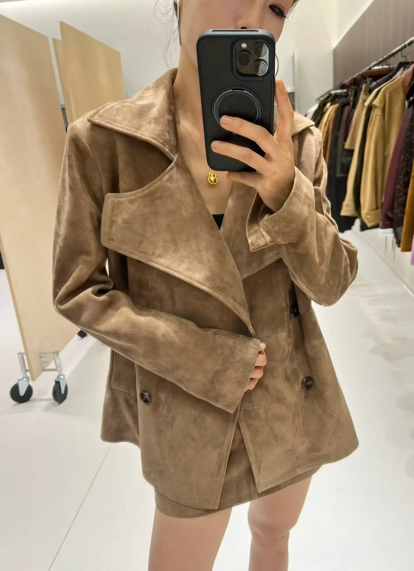 Retro duże klapki kołnierzowe zamszowe kurtki ze skóry owczej dwurzędowe dla kobiet modne miękkie średniej długości okrycia wierzchnie damskie trendy