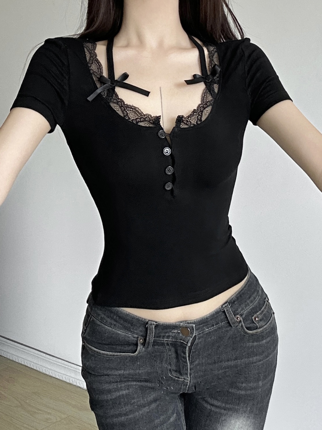 ホルターネックレーストリムリボンかわいい黒 Y2K Tシャツ女性ボタンアップスリム半袖白 Tシャツ甘いバレエコア服