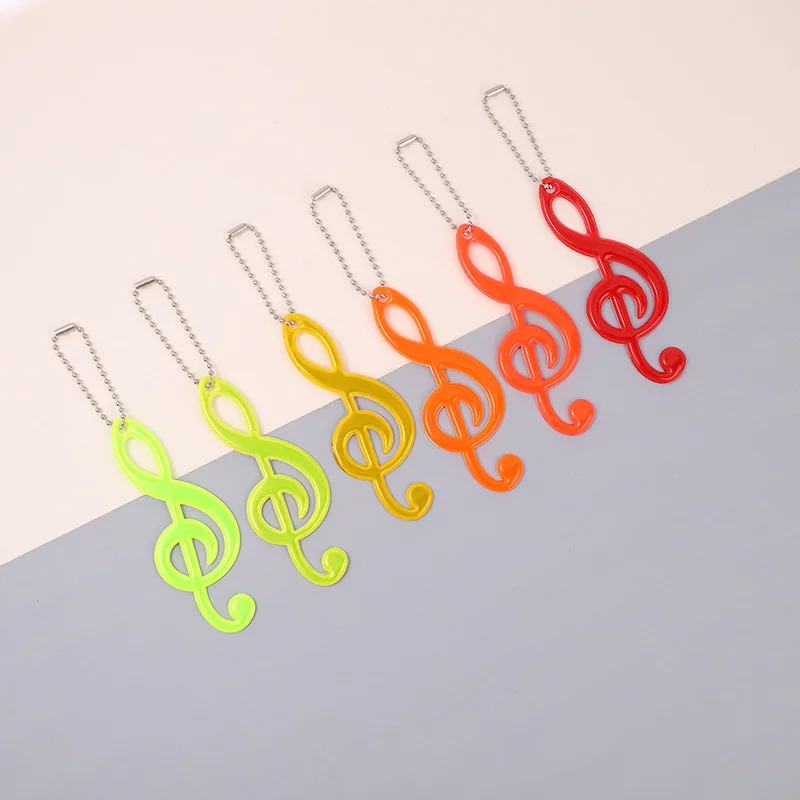 2 pezzi di note musicali a colori in PVC con ciondolo riflettente per zaino per bambini, portachiavi, fascino, corsa notturna, ciclismo, etichetta di avvertimento luminosa in buio