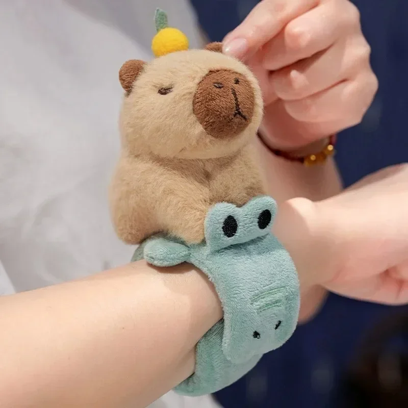 Capybara Slap Snap Wrap Capybara Plushie Armband Armband Kawaii Niedlicher Hund Katze Plüschtier Handring Kreatives lustiges Geschenk