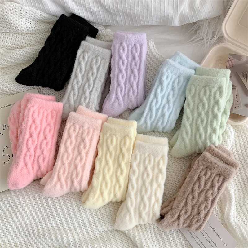 Calcetines cálidos para mujer, moda japonesa de invierno, calcetines mullidos de Color sólido para niñas, calcetines gruesos y bonitos para el hogar, calcetines suaves Kawaii para otoño