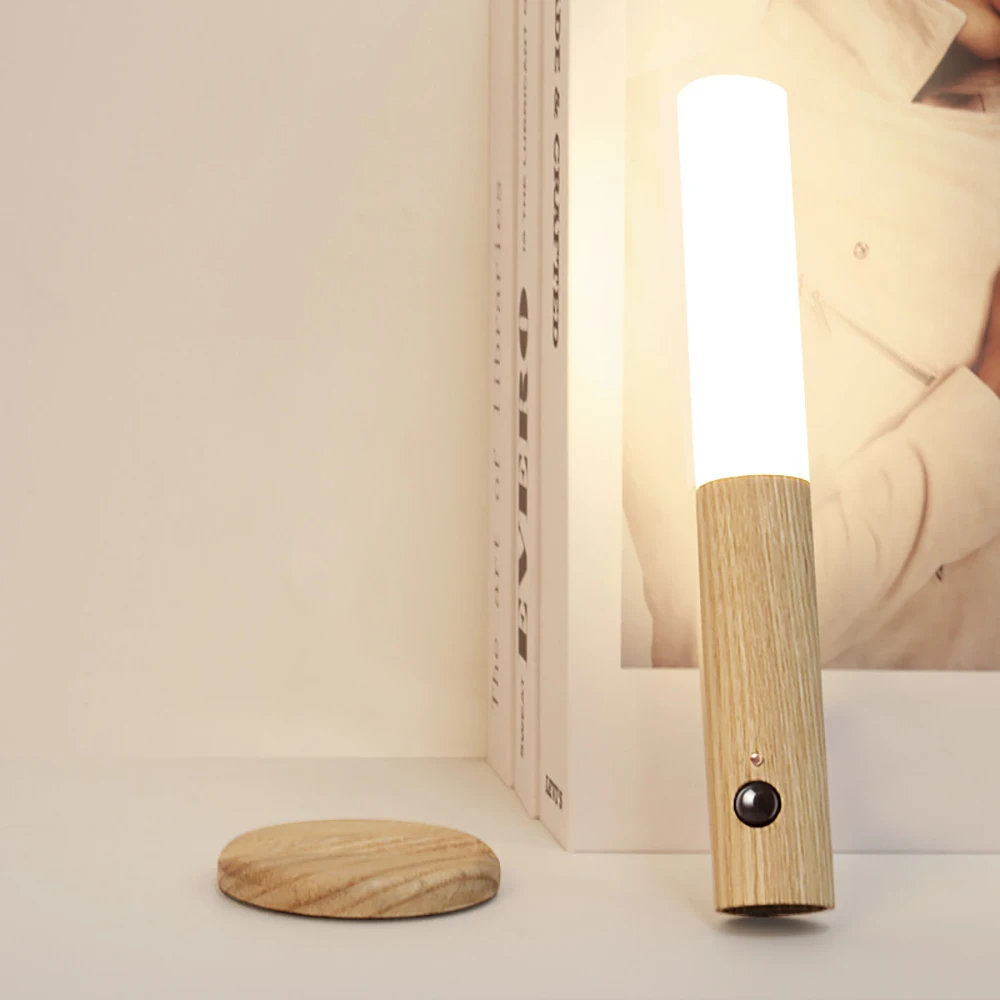 Creativo intelligente automatico PIR sensore di movimento LED ricaricabile luce notturna magnetica lampada da parete in legno lampada da cucina per armadio
