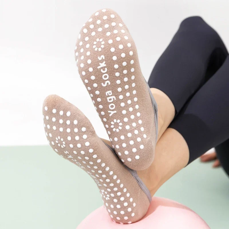 1/ 3 pares de calcetines profesionales de Yoga para mujer, calcetines antideslizantes de silicona para Ballet y Pilates, calcetines deportivos de Yoga con vendaje transpirable sin espalda para mujer