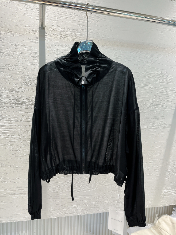 Csa Fena Leve Estilo Coreano para Atividades ao Ar Livre com Gola Alta e Zíper, Proteção Solar, Moda para o Verão 2025