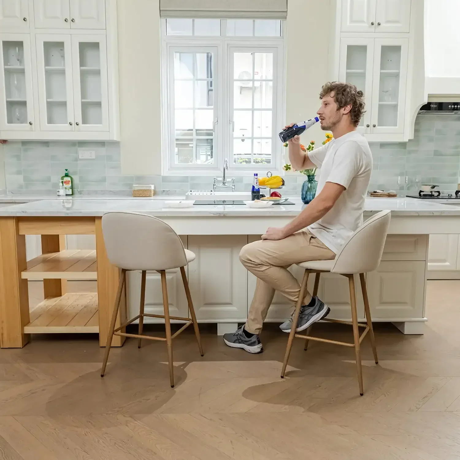 Juego de 2 taburetes de bar con altura de mostrador de 26", taburetes giratorios para isla de cocina, color beige