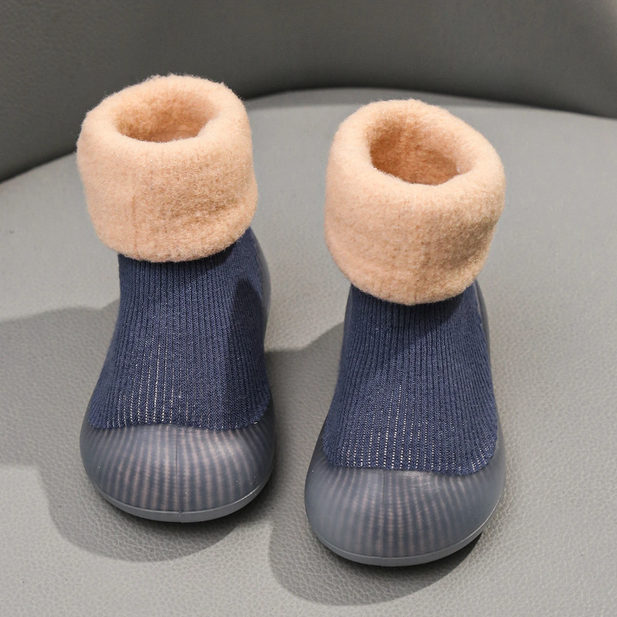 Yibubu รองเท้าเด็กในร่ม Soft Soled ลื่นรองเท้าเด็กวัยหัดเดินเหมาะสําหรับฤดูใบไม้ร่วงและฤดูหนาวแฟชั่นน่ารักถุงเท้ารองเท้า