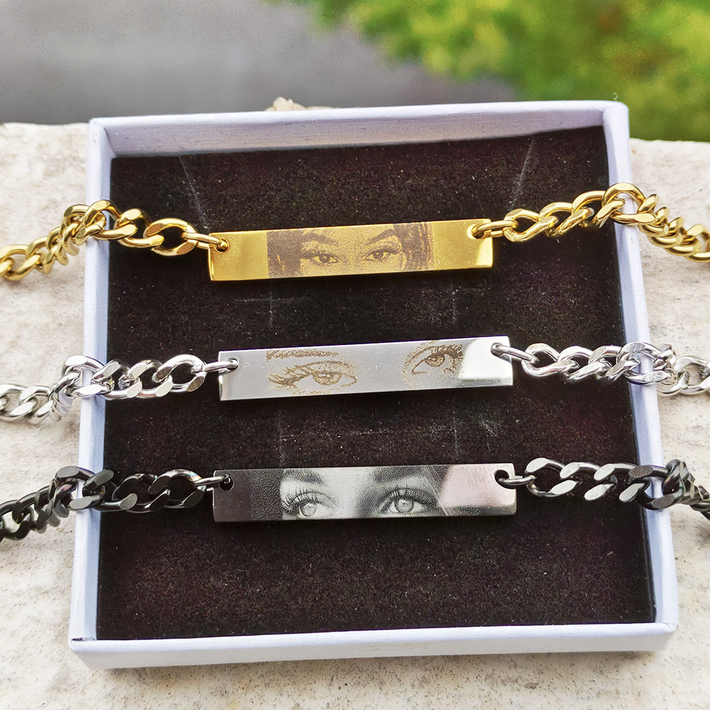 GoldButterfly パーソナライズされた目写真カップルネックレスカスタマイズされたペンダント彫刻可能な画像ステンレス鋼のギフトボーイフレンド