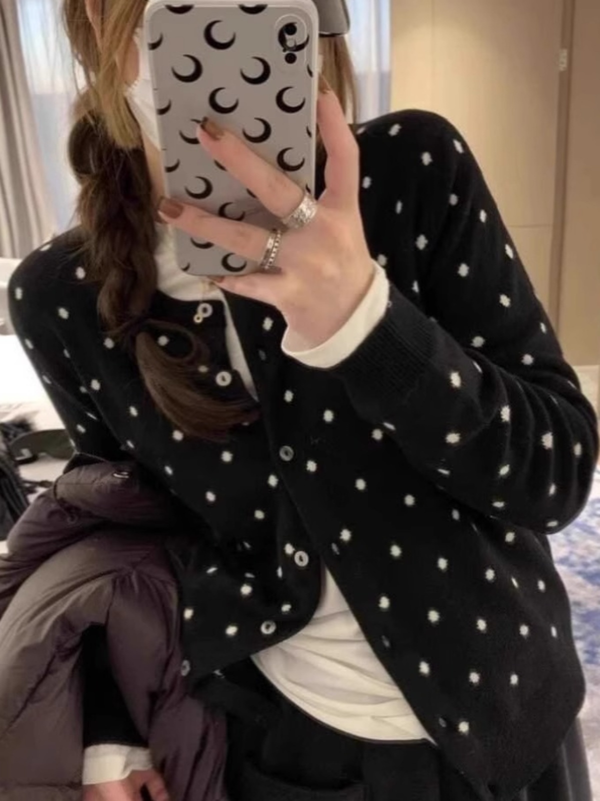 グレー水玉多用途ニットオープンカーディガン女性の春 2025 新しい重ね着デザイン薄い長袖トップ通勤スタイル