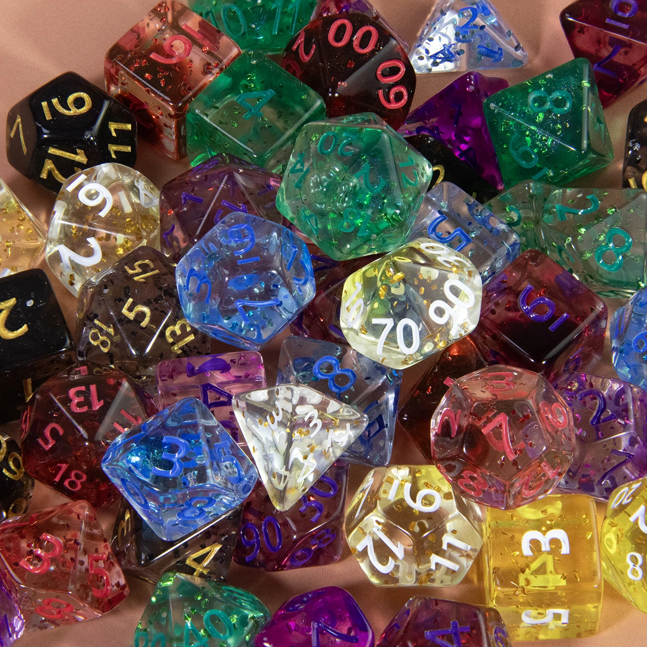 ชุดลูกเต๋า Polyhedral โปร่งใส D & D Dices พร้อม Glitter Effect สําหรับเกมกระดานบทบาทเล่นเกม D4 D6 D8 D10 D00 D12 D20 ลูกเต๋า
