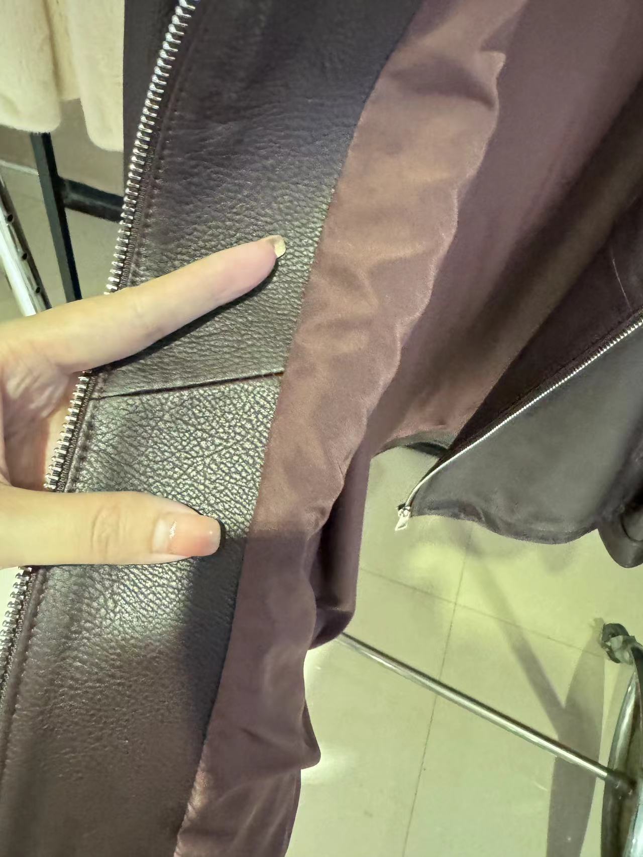 2025 新しいファッション本物の天然シープスキンショート女性コートフード付き風ブリーフ秋の高級コート