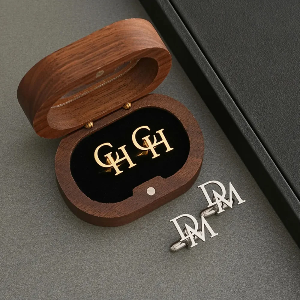 Op maat gemaakte initiële manchetknopen voor bruiloften. Bereid huwelijkscadeaus voor voor voor hem. Bereid manchetknopen voor mannen. Bereid cadeaus voor papa