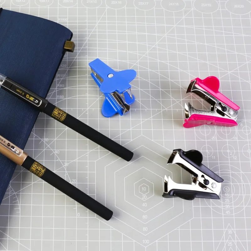 M&G Strong Staple Remover Efficient Office Tool Convenient and Practical Staple Remover With Safety Lock 1 Piece Color Random