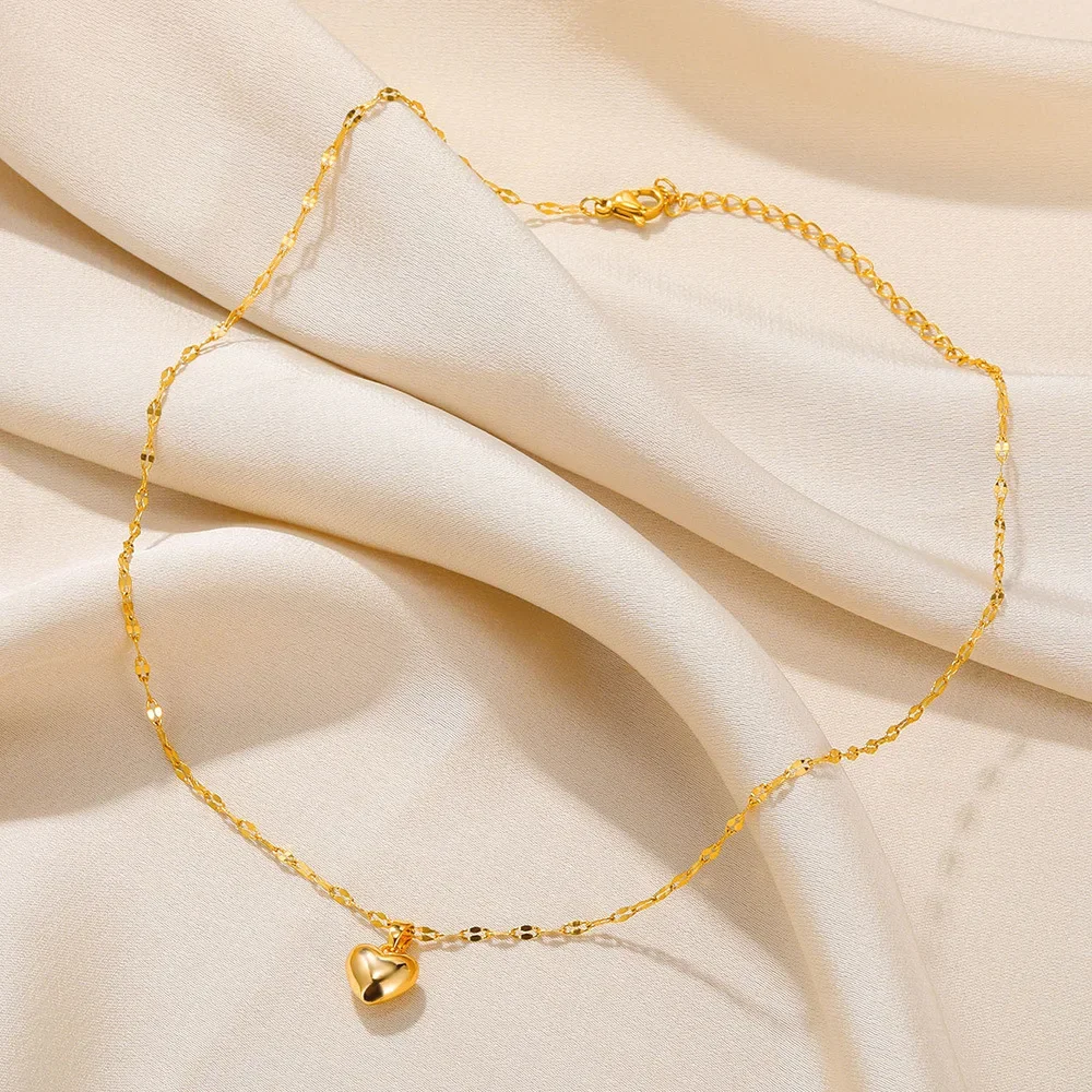 Collana con cuore d'amore per donna 2025 Nuova catena per labbra alla moda Collana con ciondolo semplice Regalo di gioielli